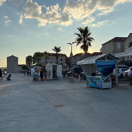 Amaizing Apartment Near Airport Kastel Stafilic Exterior photo