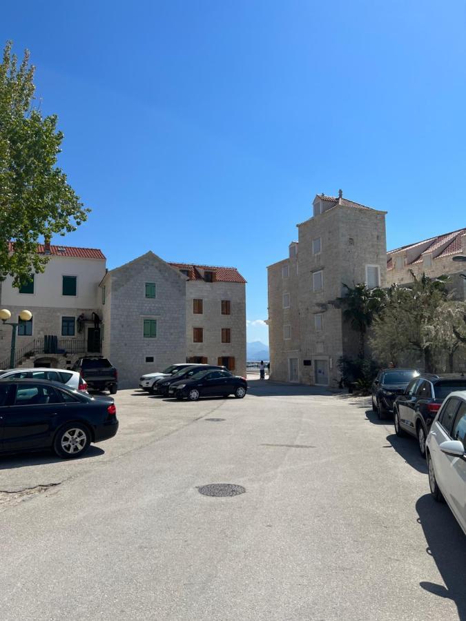 Amaizing Apartment Near Airport Kastel Stafilic Exterior photo