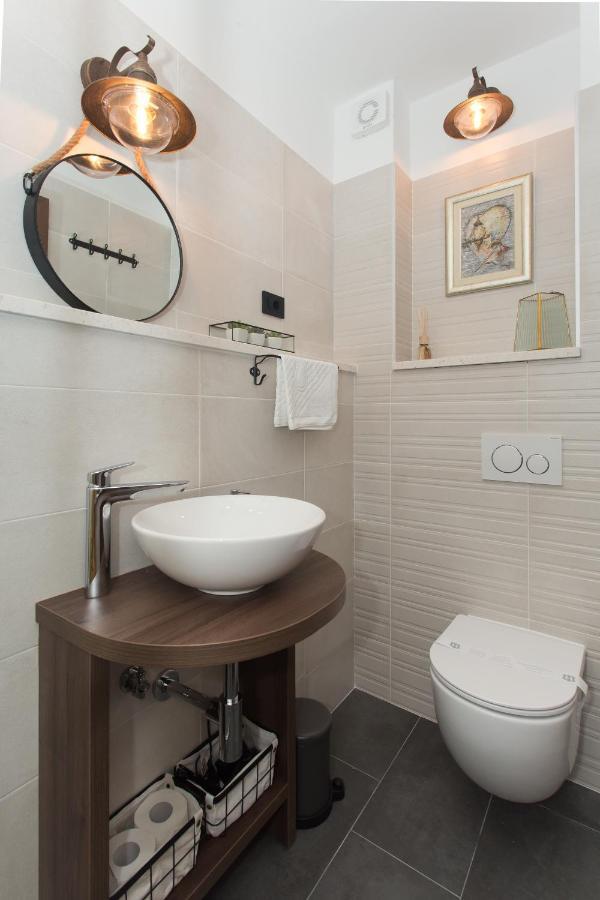 Amaizing Apartment Near Airport Kastel Stafilic Exterior photo