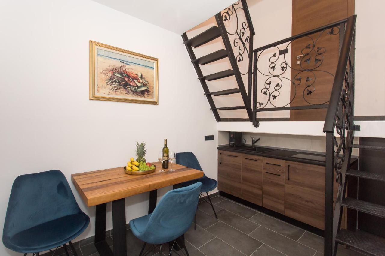 Amaizing Apartment Near Airport Kastel Stafilic Exterior photo