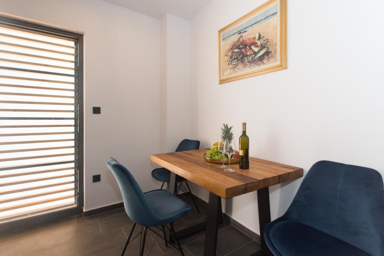 Amaizing Apartment Near Airport Kastel Stafilic Exterior photo