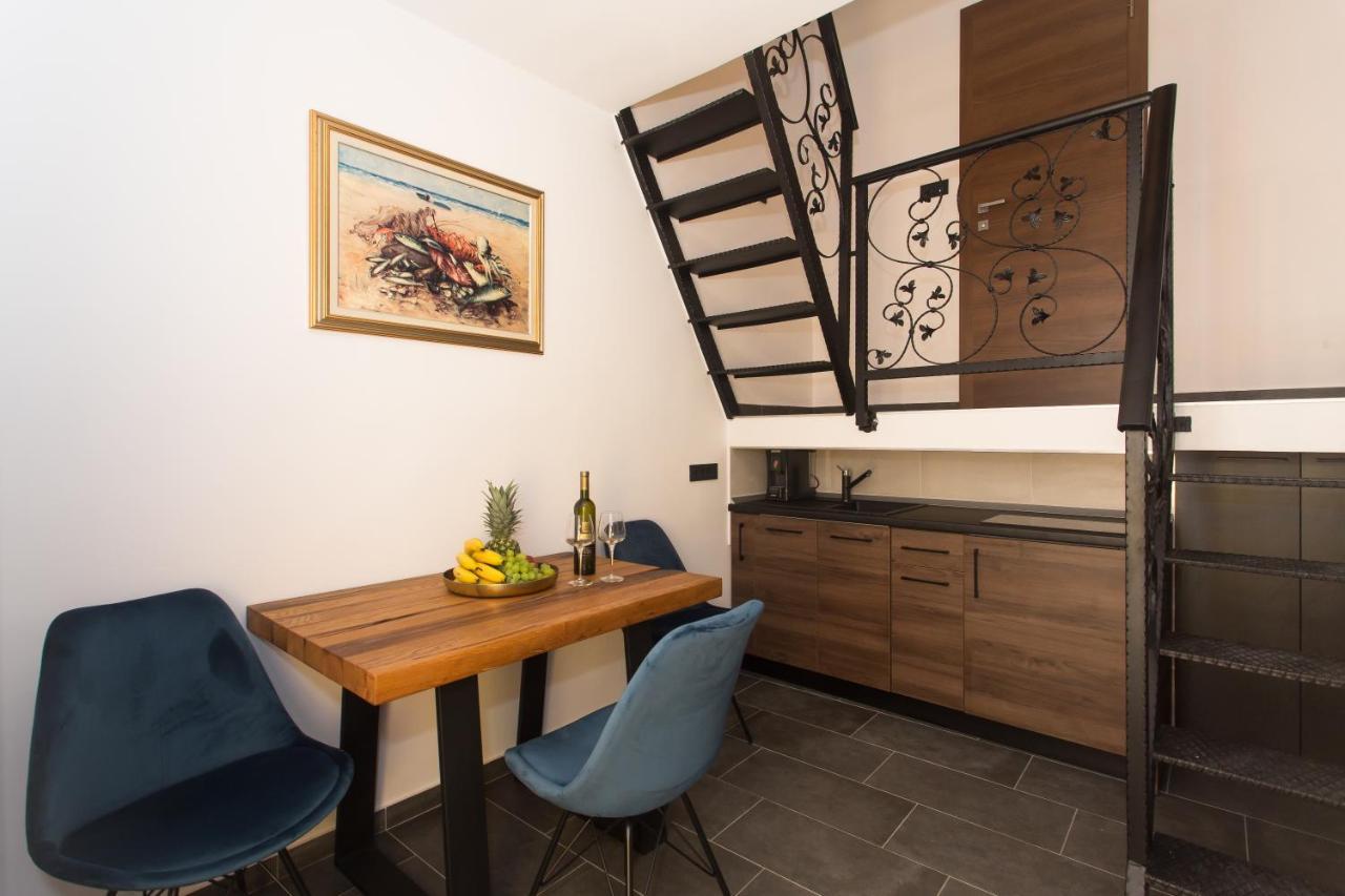 Amaizing Apartment Near Airport Kastel Stafilic Exterior photo