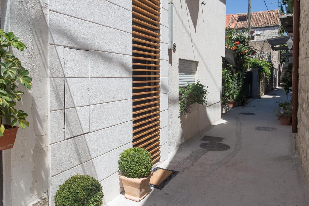 Amaizing Apartment Near Airport Kastel Stafilic Exterior photo