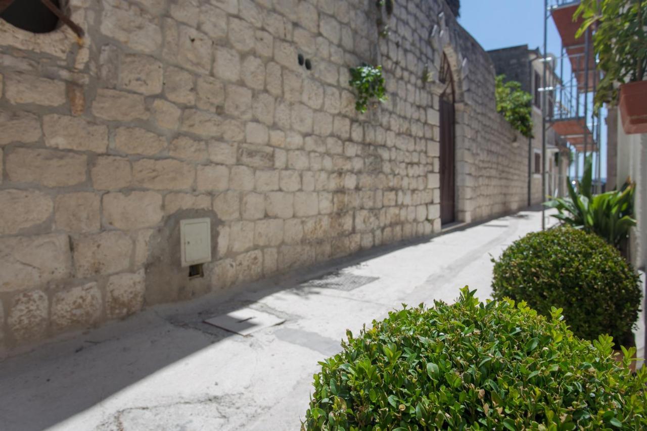 Amaizing Apartment Near Airport Kastel Stafilic Exterior photo